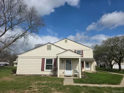 2831 Glenwood Ct, Orion, MI 48360