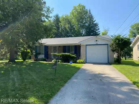 1930 Owen St, Flint, MI 48503