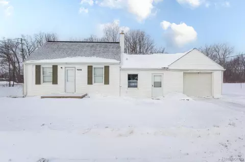 27281 Gloede Dr, Warren, MI 48088