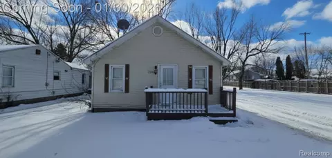 2194 E Bristol Rd, Burton, MI 48529