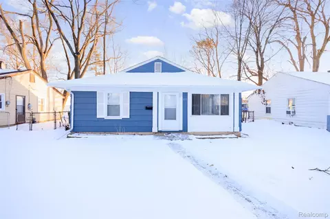 10111 Albany St, Oak Park, MI 48237