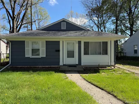 10111 Albany St, Oak Park, MI 48237