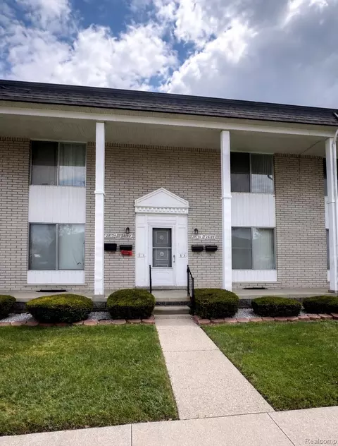 28130 Universal Dr, Warren, MI 48092