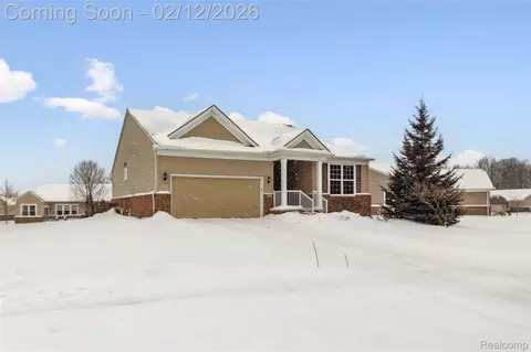 9431 Pine Valley Dr, Grand Blanc, MI 48439