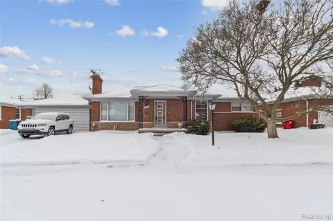 19030 Holbrook Ave, Eastpointe, MI 48021