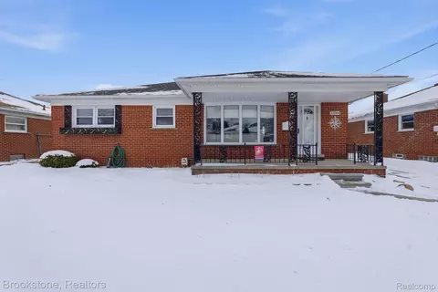 22564 Shorewood Dr, Saint Clair Shores, MI 48081