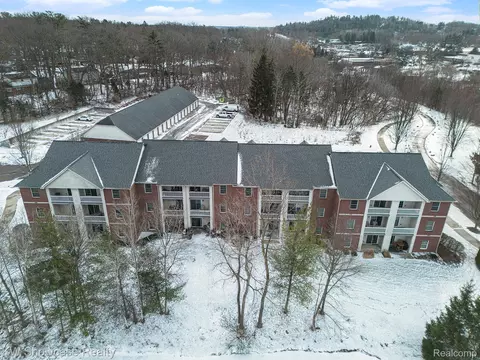 6600 Trillium Village Ln #17, Independence, MI 48346