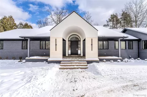 22959 Bristol Ct, Bingham Farms, MI 48025