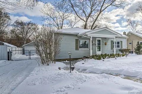 539 Fowler St, Howell, MI 48843