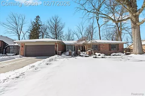 21855 Heatherbrae Way S, Novi, MI 48375