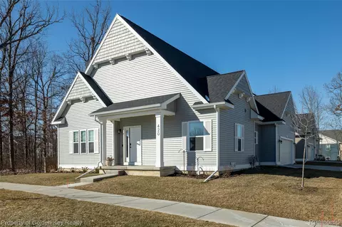 420 Dorchester Dr, Howell, MI 48855