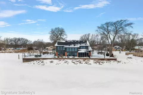 28020 Moran St, Harrison, MI 48045