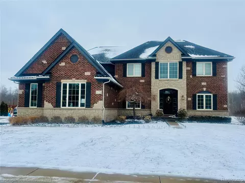 51776 Pierce Dr, Lyon, MI 48167