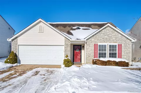 8580 Fox River Dr, Handy, MI 48836