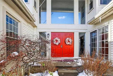 7328 Simsbury Dr, West Bloomfield, MI 48322