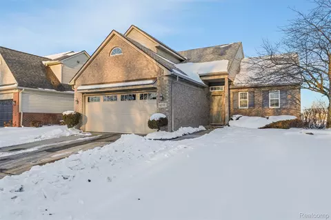 6235 Crystal Lake Dr, Romulus, MI 48174