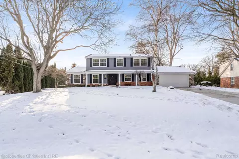 5772 Kingsmill Dr, Bloomfield Hills, MI 48301