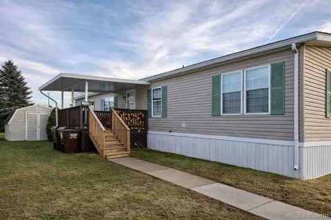 17849 Patrick St, Brownstown, MI 48174