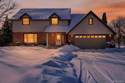 5177 Elizabeth Ln, Almont, MI 48003