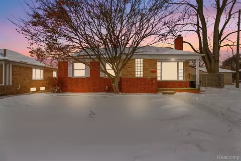 25569 W Chicago, Redford, MI 48239