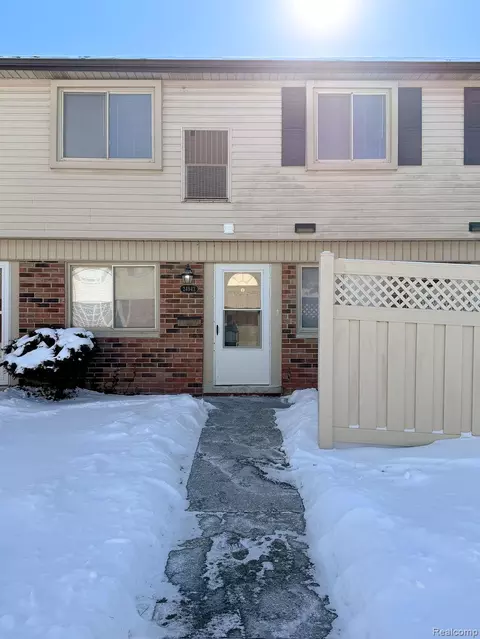 24943 Mayfair St, Flat Rock, MI 48134