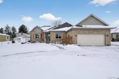 32874 Liparoto Dr, Rockwood, MI 48173