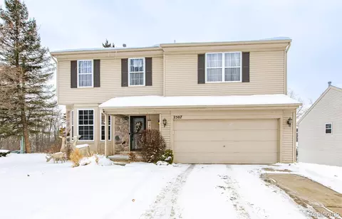 2507 Driftwood Dr, Waterford, MI 48329