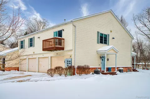 722 Griswold St #8, Howell, MI 48843