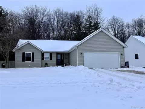 695 Bunce Ave, Marysville, MI 48040