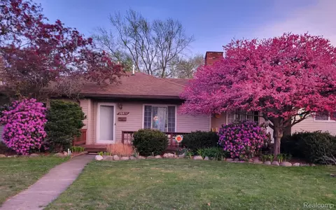 30917 Pardo St, Garden City, MI 48135