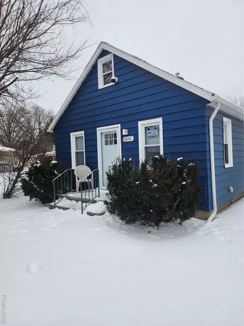 28140 Cole St, Roseville, MI 48066