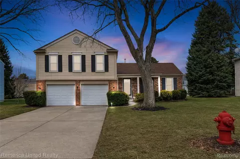 35626 Vicksburg St, Farmington Hills, MI 48331