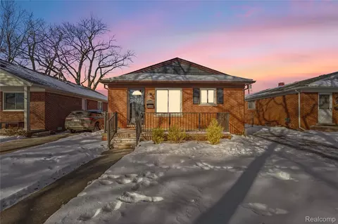 23401 Grove St, Saint Clair Shores, MI 48080