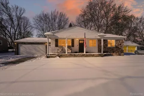 4444 Carmanwood Dr, Flint, MI 48507