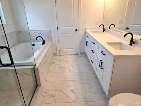 Bath - 24092 Sawgrass Dr, Macomb, MI 48042 photo 5 of 6