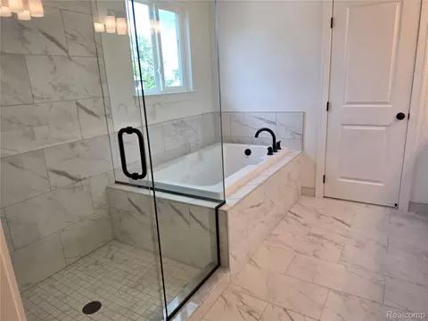 Bath - 24092 Sawgrass Dr, Macomb, MI 48042 photo 4 of 6
