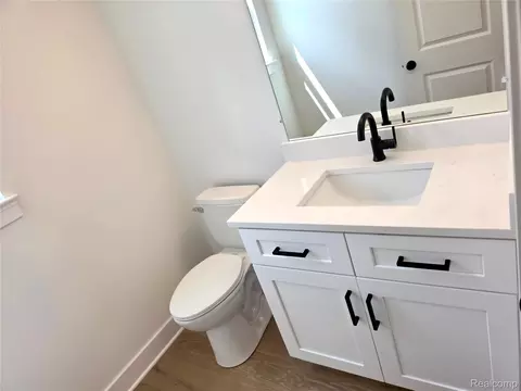 Bath - 24092 Sawgrass Dr, Macomb, MI 48042 photo 1 of 6