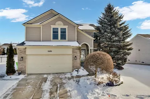 56386 Desert Ct, Macomb, MI 48042