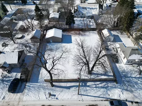211 Oxford St, Hampton, MI 48708