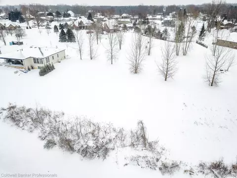 1932 Sandy Shores Dr, Oxford, MI 48371