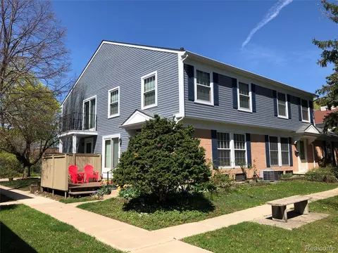 2736 Glenbridge Ct, Ann Arbor, MI 48104