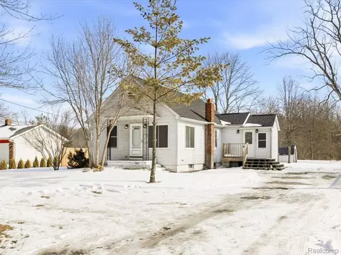 229 Michigan Ave, Marysville, MI 48040
