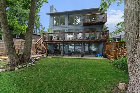 4616 Cass Elizabeth Rd, Waterford, MI 48328