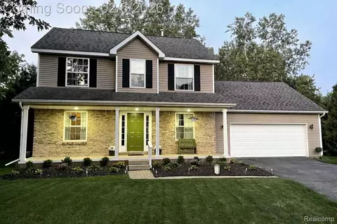 15123 Meadow Ln, Fenton, MI 48451
