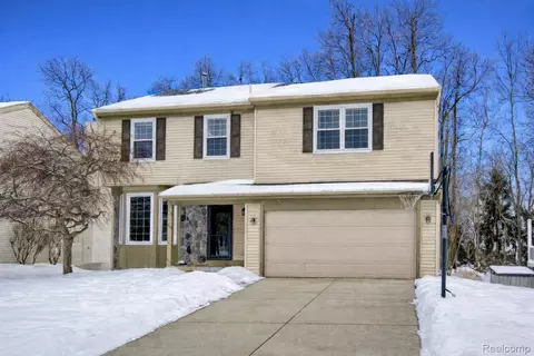 1564 Chelsea Cir, Howell, MI 48843