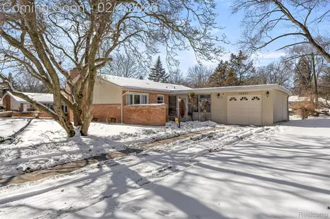15051 Dixie, Redford, MI 48239