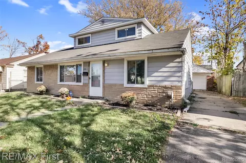 26730 Ridgemont St, Roseville, MI 48066