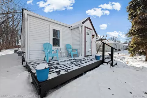 37205 Bendix St, Wayne, MI 48184