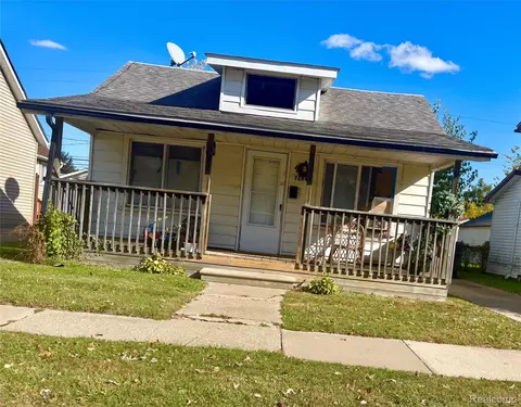 28042 Maple St, Roseville, MI 48066