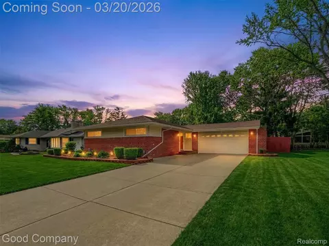 29661 Chelmsford Rd, Southfield, MI 48076